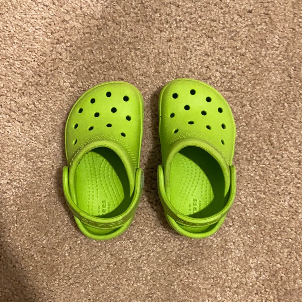 Crocs kids size 6 green